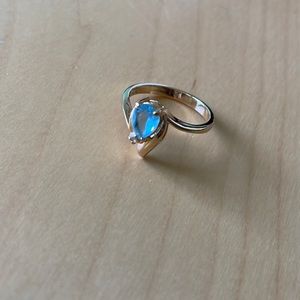 Blue stone ring. Size 9 1/2